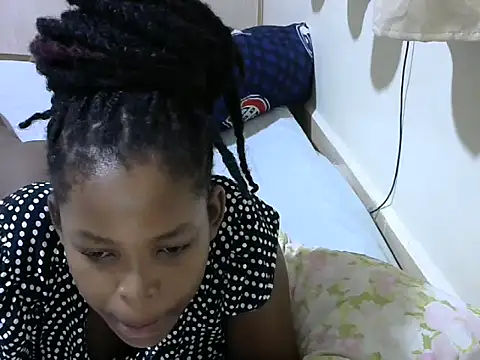 Snapshot of queen-sasha chatting on 03.19.25 queen-sasha online show from 03.19.25