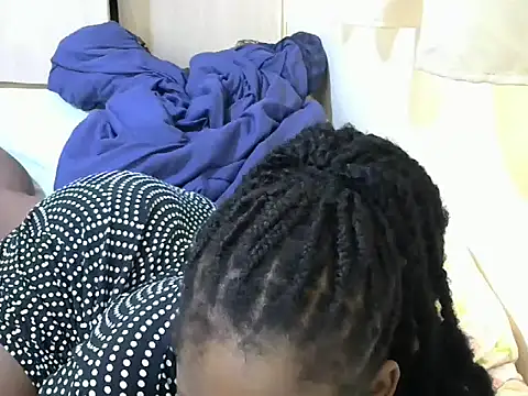 Snapshot of queen-sasha chatting on 03.20.25 queen-sasha online show from 03.20.25