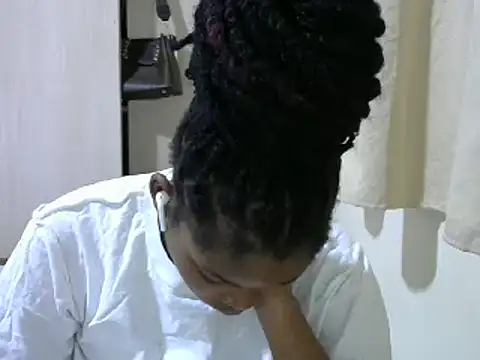 Snapshot of queen-sasha chatting on 03.20.25 queen-sasha online show from 03.20.25