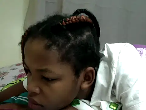 Snapshot of queen-sasha chatting on 10.14.25 queen-sasha online show from 10.14.25