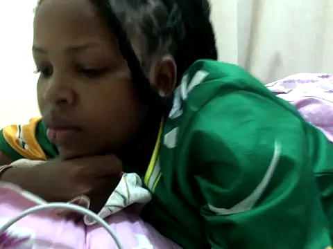 Snapshot of queen-sasha chatting on 10.25.25 queen-sasha online show from 10.25.25