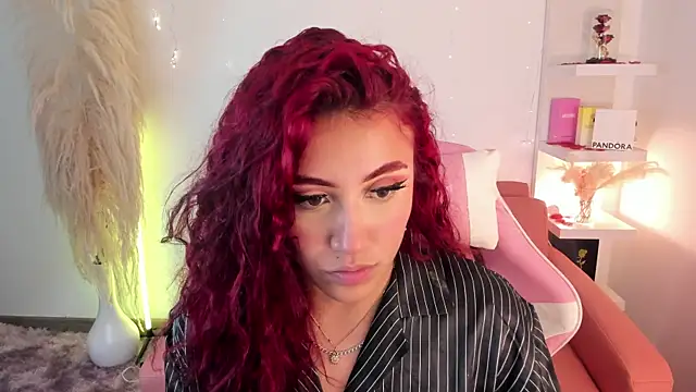 Snapshot of veronicaxx69 chatting on 04.28.26 veronicaxx69 online show from 04.28.26