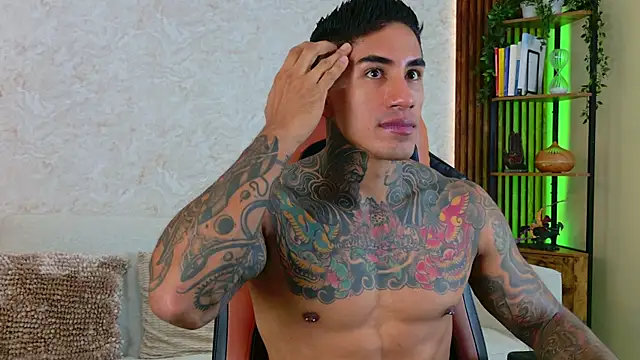 Snapshot of AdanReilly chatting on 11.14.25 AdanReilly online show from 11.14.25