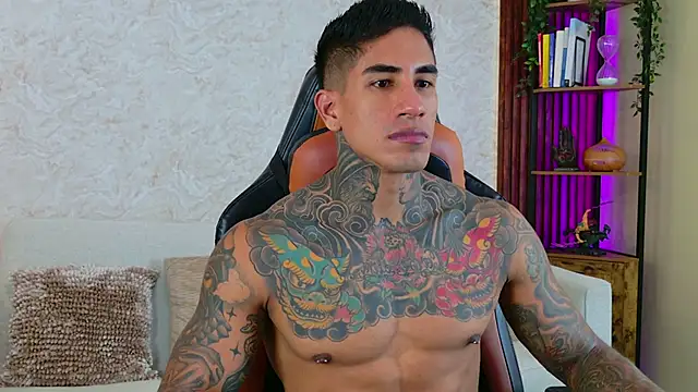 Snapshot of AdanReilly chatting on 11.15.25 AdanReilly online show from 11.15.25