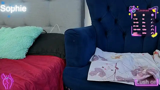 Snapshot of Sophiehuntress chatting on 09.30.25 Sophiehuntress online show from 09.30.25