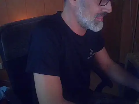 Snapshot of Lia_Y_PatrickX chatting on 10.12.25 Lia Y PatrickX online show from 10.12.25