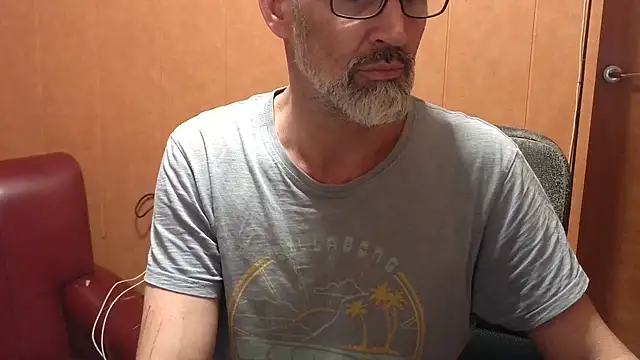 Snapshot of Lia_Y_PatrickX chatting on 10.25.25 Lia Y PatrickX online show from 10.25.25