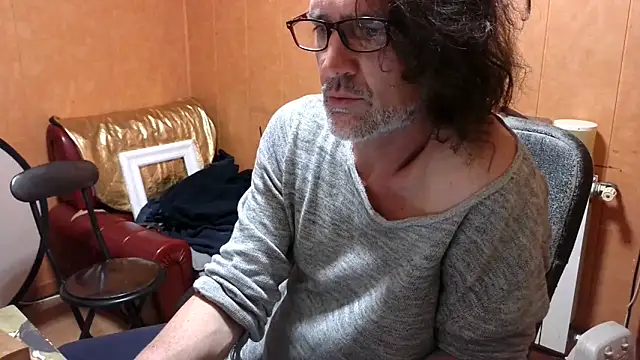 Snapshot of Lia_Y_PatrickX chatting on 11.11.25 Lia Y PatrickX online show from 11.11.25