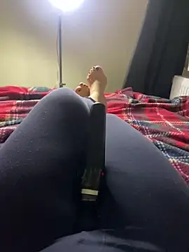 Snapshot of Ceyceys chatting on 12.26.24 Ceyceys online show from 12.26.24