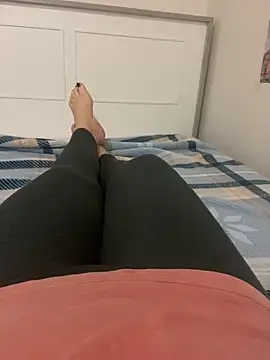 Snapshot of Ceyceys chatting on 01.04.25 Ceyceys online show from 01.04.25