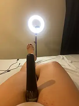 Snapshot of Ceyceys chatting on 02.16.25 Ceyceys online show from 02.16.25