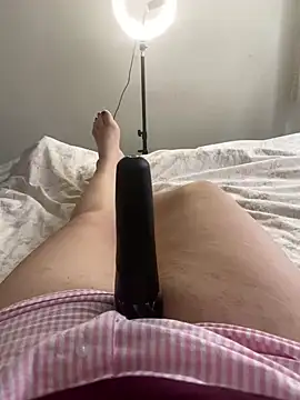 Snapshot of Ceyceys chatting on 03.13.25 Ceyceys online show from 03.13.25