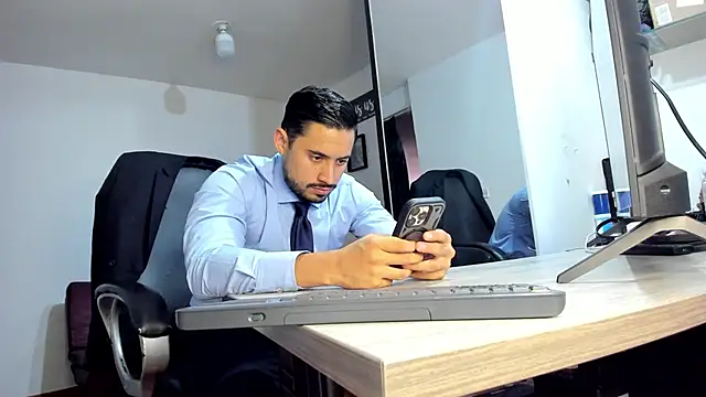 Snapshot of thesexlawyer1 chatting on 10.29.25 thesexlawyer1 online show from 10.29.25