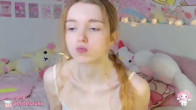 Snapshot of petiteluluxx chatting on 12.14.24 petiteluluxx online show from 12.14.24
