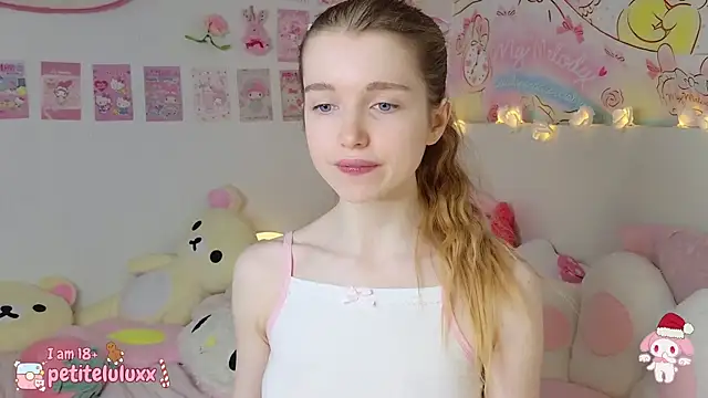 Snapshot of petiteluluxx chatting on 12.23.24 petiteluluxx online show from 12.23.24