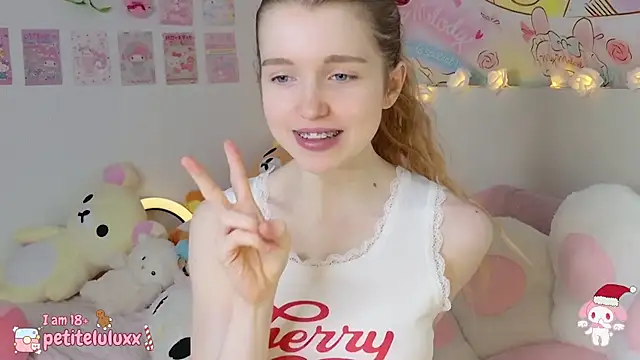 Snapshot of petiteluluxx chatting on 12.24.24 petiteluluxx online show from 12.24.24