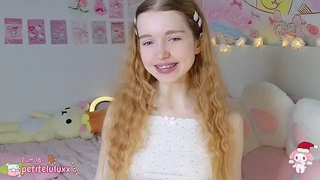 Snapshot of petiteluluxx chatting on 12.30.24 petiteluluxx online show from 12.30.24