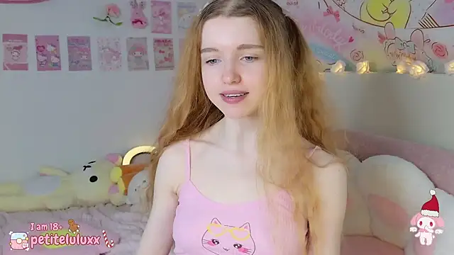 Snapshot of petiteluluxx chatting on 12.31.24 petiteluluxx online show from 12.31.24