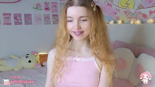Snapshot of petiteluluxx chatting on 01.14.25 petiteluluxx online show from 01.14.25