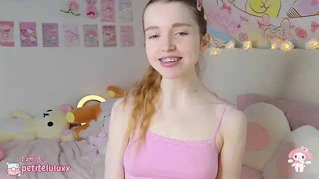 Snapshot of petiteluluxx chatting on 01.23.25 petiteluluxx online show from 01.23.25