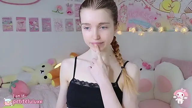 Snapshot of petiteluluxx chatting on 01.27.25 petiteluluxx online show from 01.27.25
