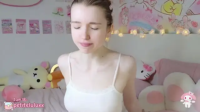 Snapshot of petiteluluxx chatting on 01.29.25 petiteluluxx online show from 01.29.25