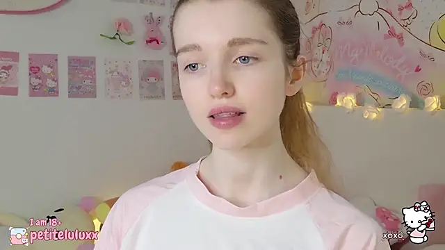 Snapshot of petiteluluxx chatting on 02.12.25 petiteluluxx online show from 02.12.25