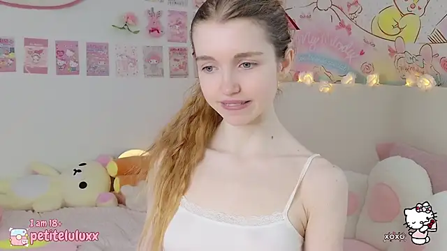 Snapshot of petiteluluxx chatting on 02.14.25 petiteluluxx online show from 02.14.25