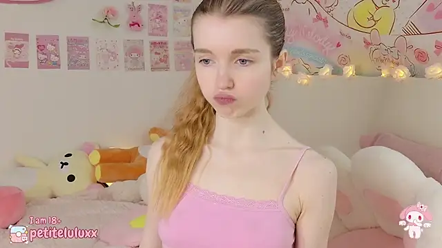 Snapshot of petiteluluxx chatting on 02.17.25 petiteluluxx online show from 02.17.25