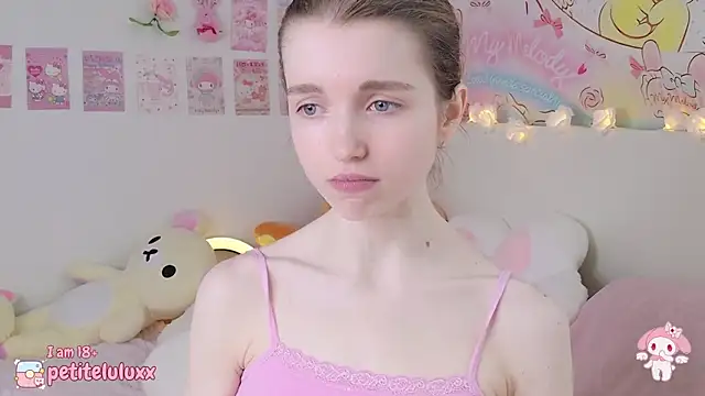 Snapshot of petiteluluxx chatting on 02.24.25 petiteluluxx online show from 02.24.25