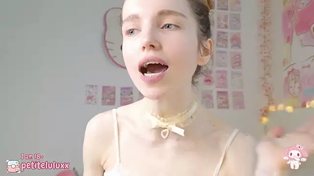 Snapshot of petiteluluxx chatting on 03.12.25 petiteluluxx online show from 03.12.25