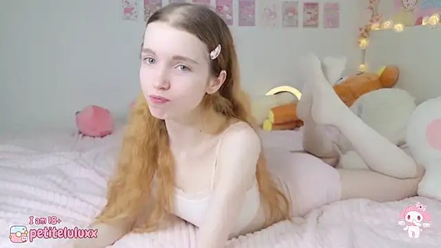 Snapshot of petiteluluxx chatting on 03.21.25 petiteluluxx online show from 03.21.25