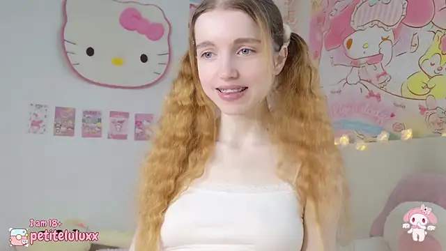 Snapshot of petiteluluxx chatting on 03.23.25 petiteluluxx online show from 03.23.25