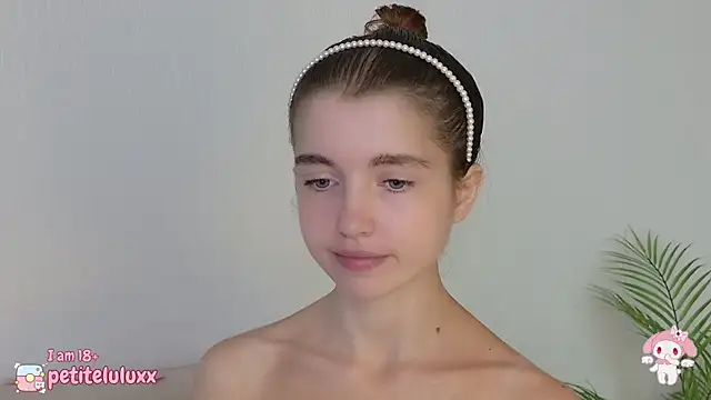 Snapshot of petiteluluxx chatting on 09.16.25 petiteluluxx online show from 09.16.25