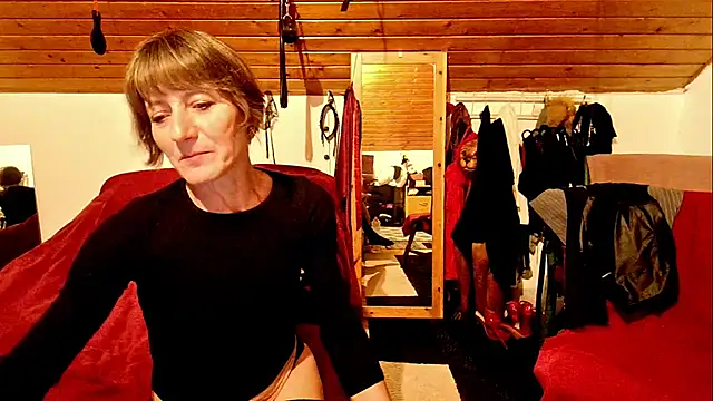 Snapshot of Hot_Colettte chatting on 10.17.25 Hot Colettte online show from 10.17.25