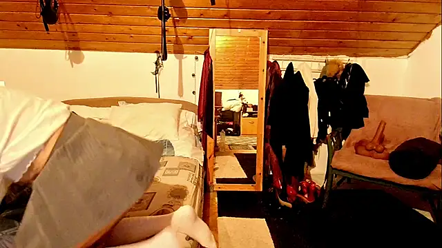 Snapshot of Hot_Colettte chatting on 10.22.25 Hot Colettte online show from 10.22.25