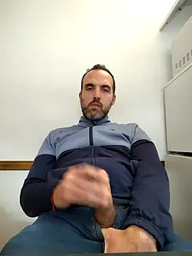 leon3875 online show from 10.28.25