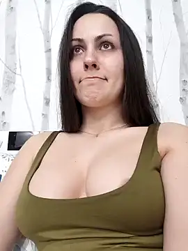 Snapshot of EvaReide chatting on 02.23.25 EvaReide online show from 02.23.25