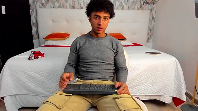 Snapshot of MagnusKing_ chatting on 03.19.25 MagnusKing online show from 03.19.25