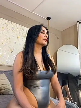 Snapshot of Alishak chatting on 10.19.25 Alishak online show from 10.19.25