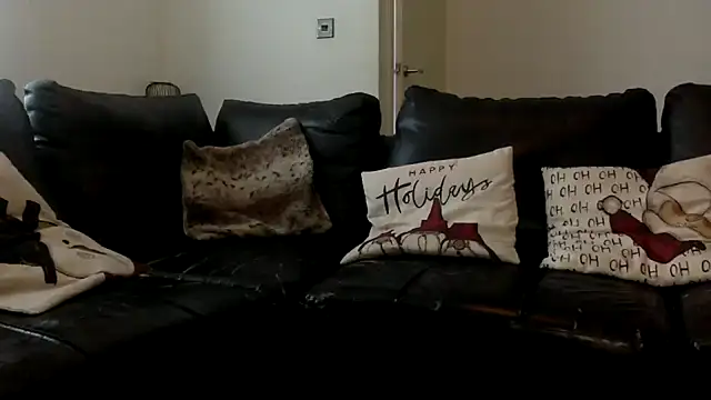 Snapshot of AshleyCox chatting on 12.10.24 AshleyCox online show from 12.10.24