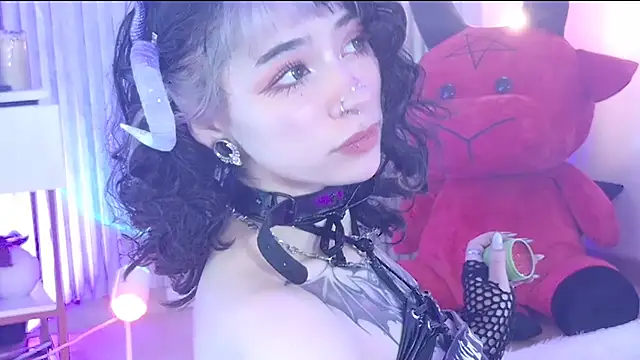 zephirahabney online show from 11.25.25