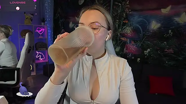 TiffanyBatson online show from 01.05.25