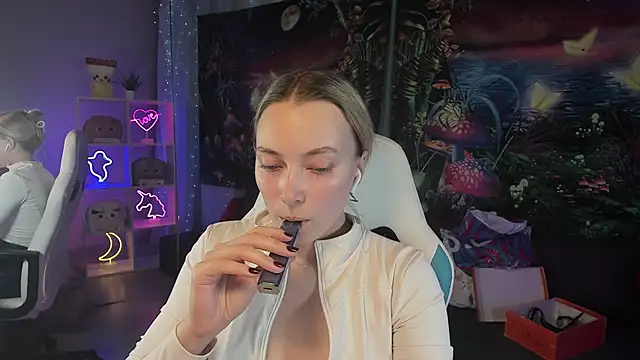 TiffanyBatson online show from 02.05.25