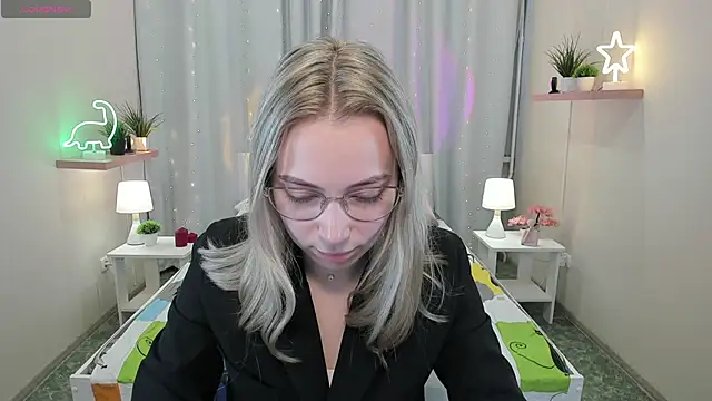 TiffanyBatson online show from 03.06.25