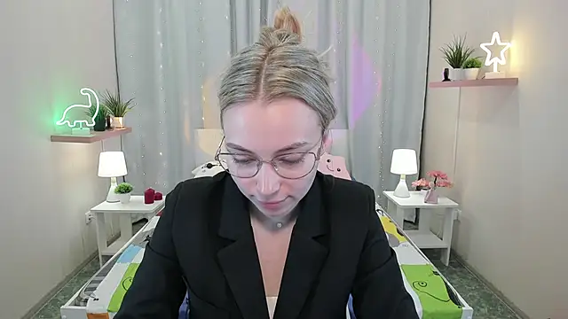 TiffanyBatson online show from 03.06.25