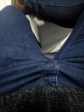 Snapshot of RIP_Curl chatting on 11.24.25 RIP Curl online show from 11.24.25