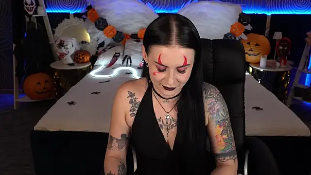 AmberDismond online show from 10.31.25