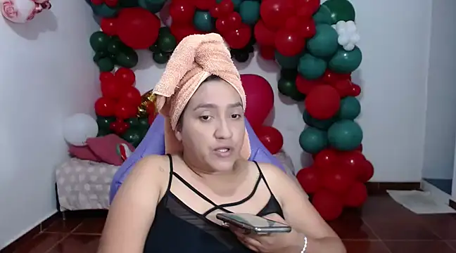 Saracutee1 online show from 12.26.24