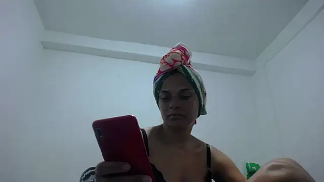 Snapshot of GiveLove1 chatting on 01.04.25 GiveLove1 online show from 01.04.25